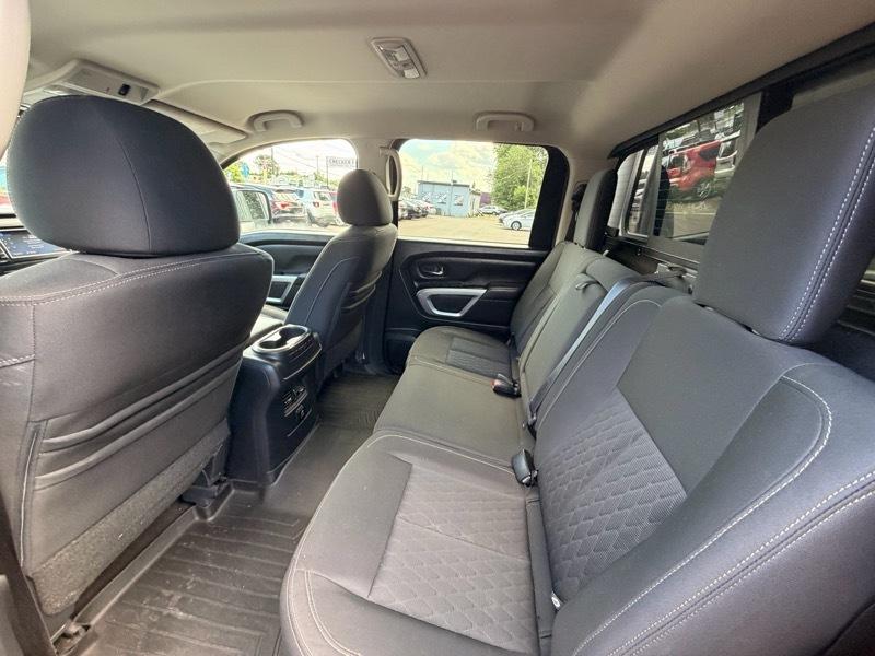 Nissan Titan Platinum Reserve Crew Cab 4WD 2017
