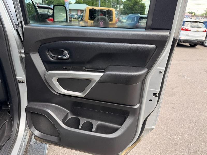 Nissan Titan Platinum Reserve Crew Cab 4WD 2017