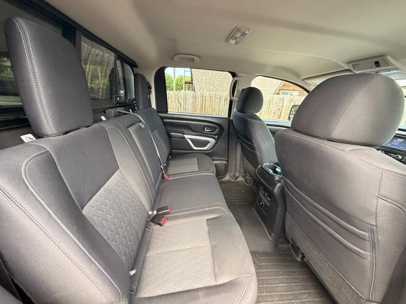 Nissan Titan Platinum Reserve Crew Cab 4WD 2017