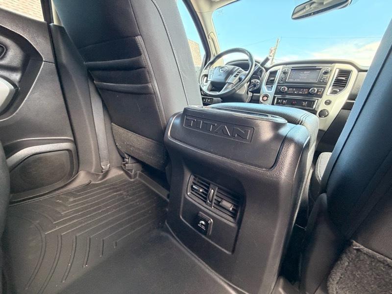 Nissan Titan Platinum Reserve Crew Cab 4WD 2017
