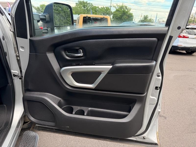 Nissan Titan Platinum Reserve Crew Cab 4WD 2017