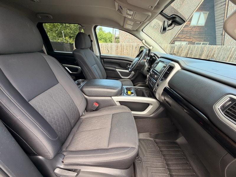 Nissan Titan Platinum Reserve Crew Cab 4WD 2017