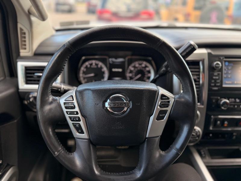 Nissan Titan Platinum Reserve Crew Cab 4WD 2017