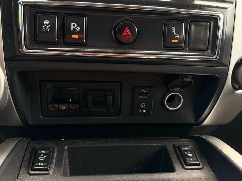 Nissan Titan Platinum Reserve Crew Cab 4WD 2017