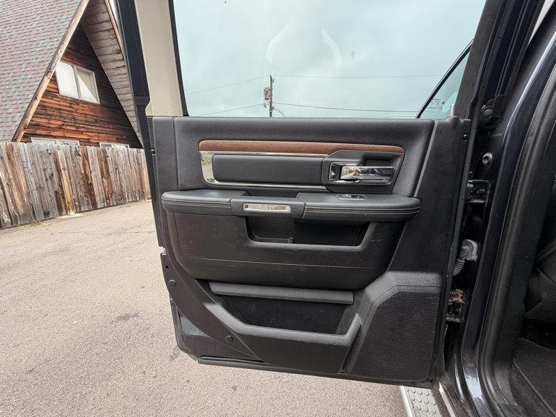RAM 1500 Laramie Crew Cab SWB 4WD 2014