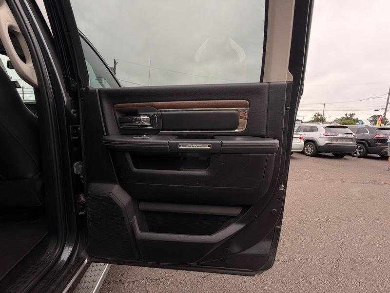 RAM 1500 Laramie Crew Cab SWB 4WD 2014