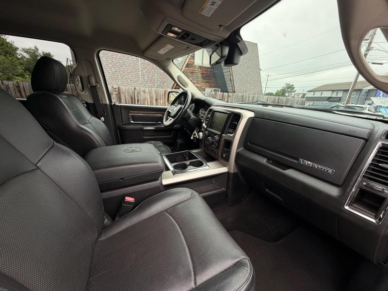 RAM 1500 Laramie Crew Cab SWB 4WD 2014