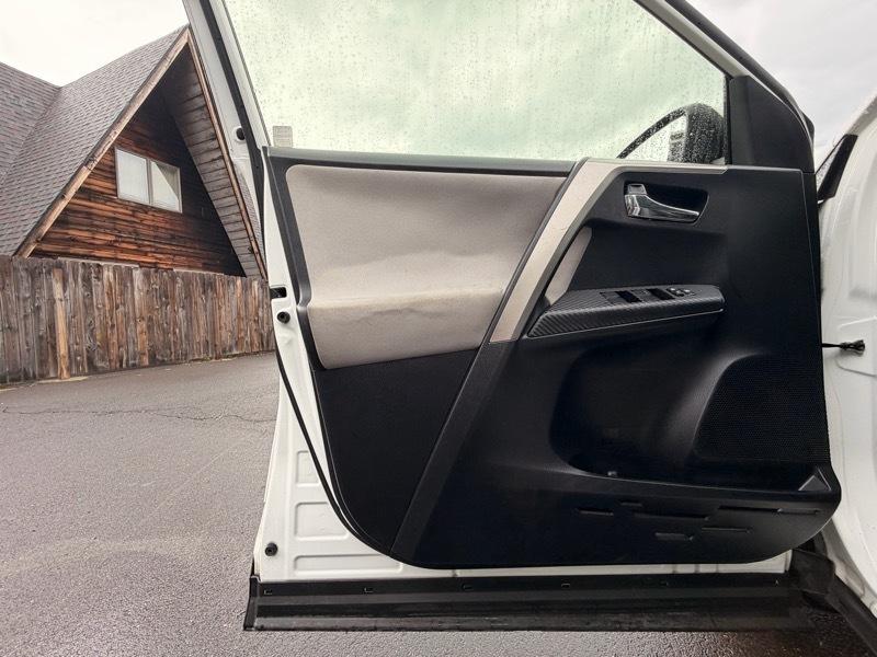 Toyota RAV4 XLE AWD 2015