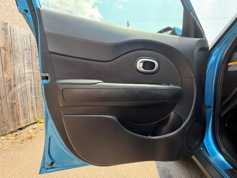 Kia Soul + w/Signature 2.0 Special Edition 2016