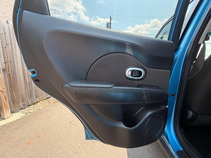 Kia Soul + w/Signature 2.0 Special Edition 2016