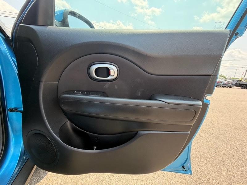 Kia Soul + w/Signature 2.0 Special Edition 2016