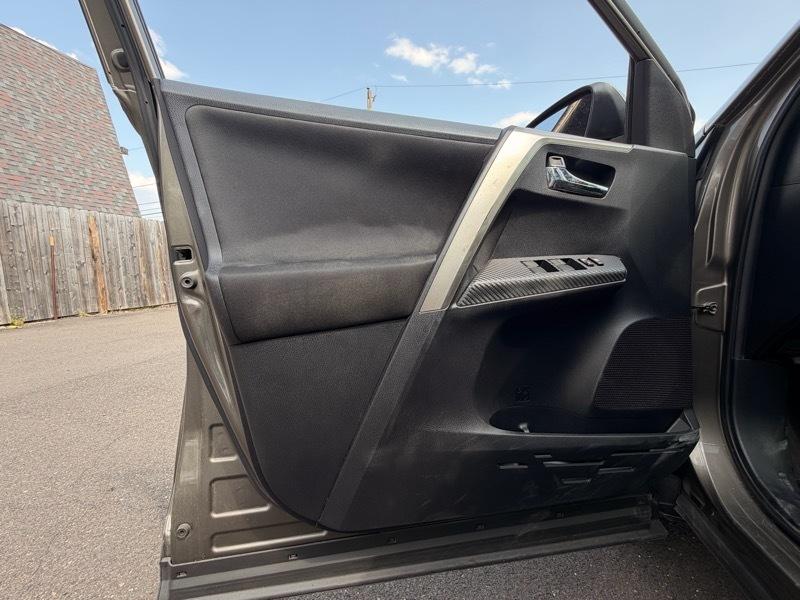 Toyota RAV4 XLE AWD 2015