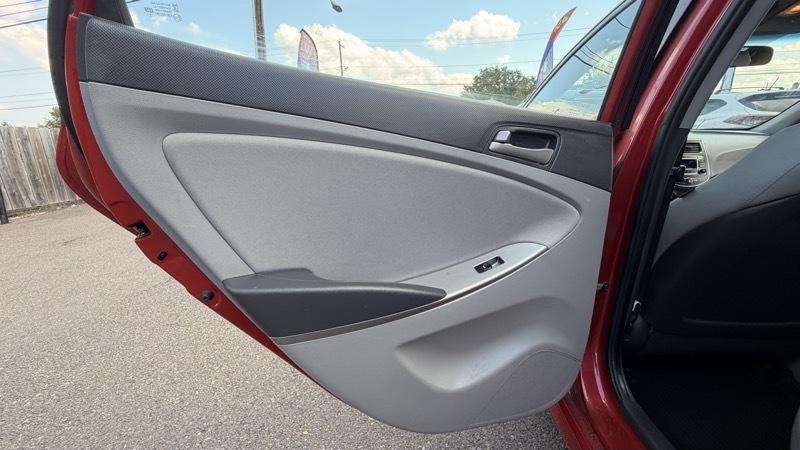 Hyundai Accent SE 5-Door 6A 2016