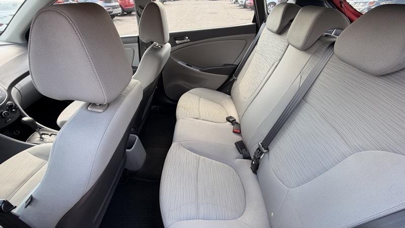 Hyundai Accent SE 5-Door 6A 2016