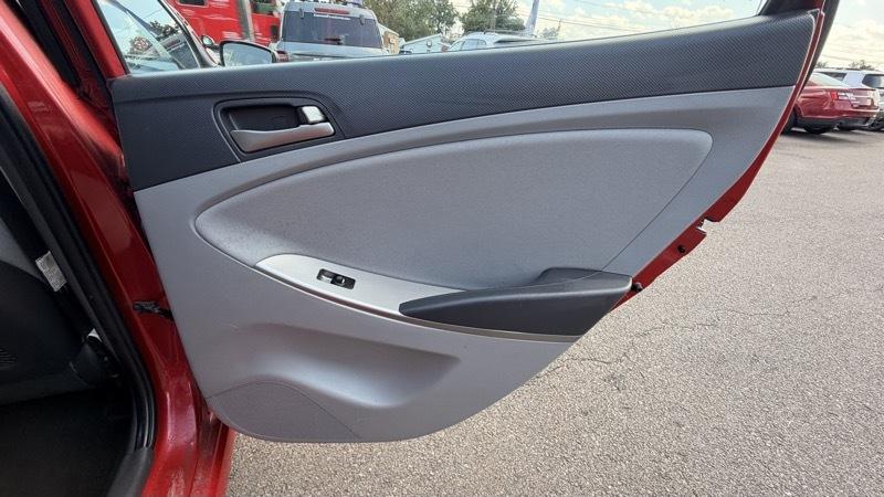 Hyundai Accent SE 5-Door 6A 2016