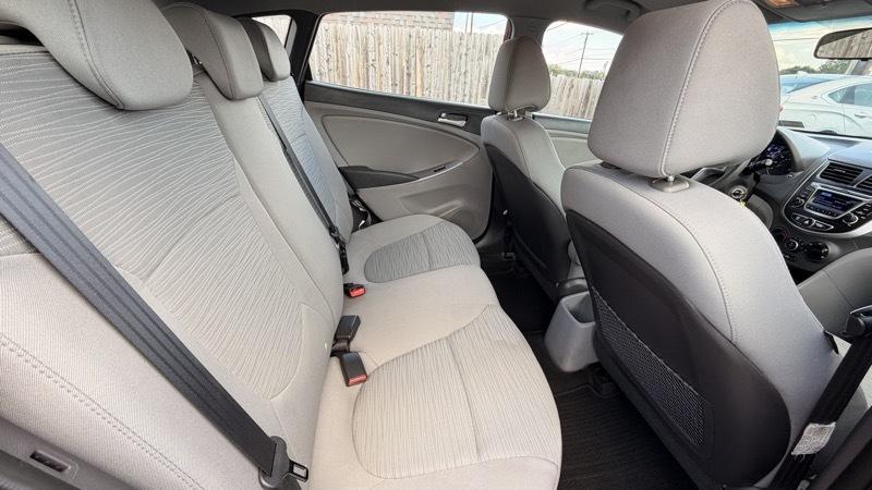 Hyundai Accent SE 5-Door 6A 2016