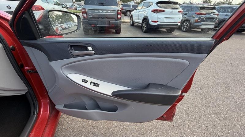 Hyundai Accent SE 5-Door 6A 2016