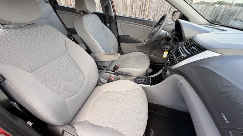 Hyundai Accent SE 5-Door 6A 2016
