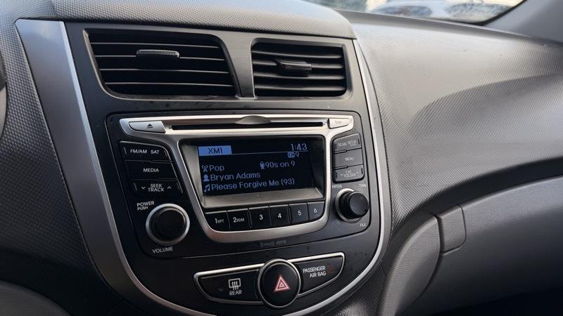 Hyundai Accent SE 5-Door 6A 2016