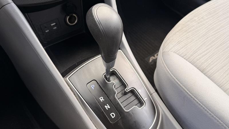 Hyundai Accent SE 5-Door 6A 2016