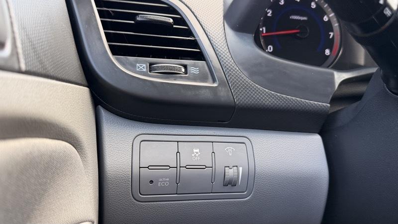 Hyundai Accent SE 5-Door 6A 2016