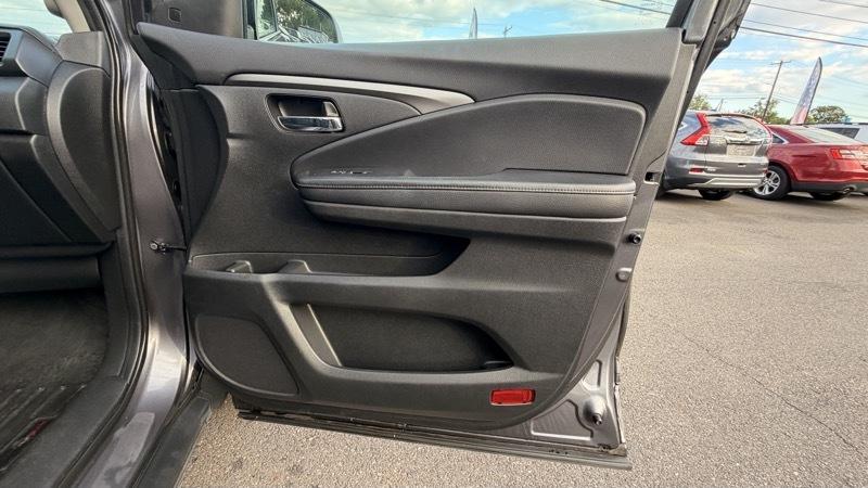 Honda Pilot EX-L w/Navigation and RES AWD 2019