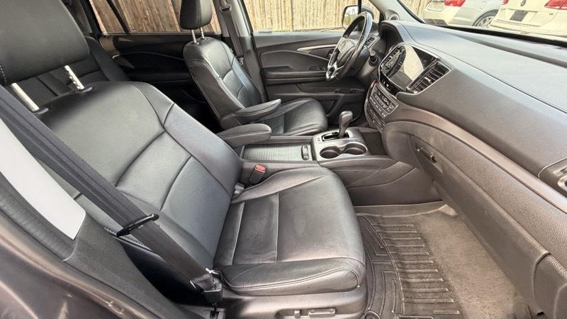Honda Pilot EX-L w/Navigation and RES AWD 2019