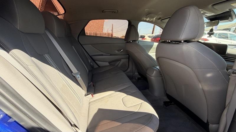 Hyundai Elantra SEL 2023