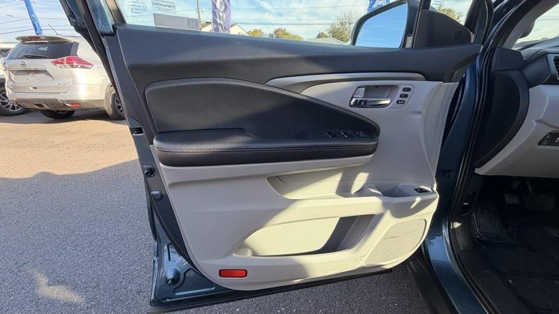 Honda Pilot EX-L w/Navigation and RES AWD 2019
