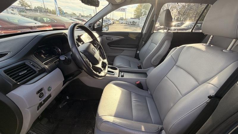 Honda Pilot EX-L w/Navigation and RES AWD 2019