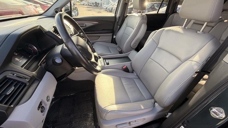 Honda Pilot EX-L w/Navigation and RES AWD 2019