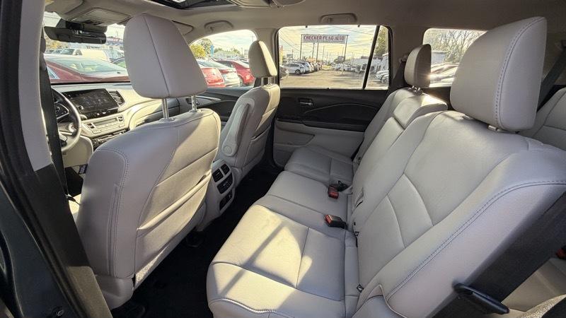 Honda Pilot EX-L w/Navigation and RES AWD 2019