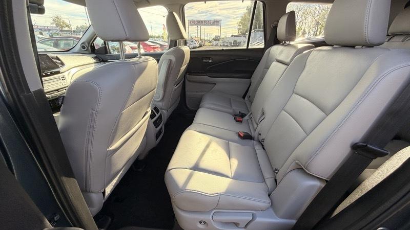 Honda Pilot EX-L w/Navigation and RES AWD 2019