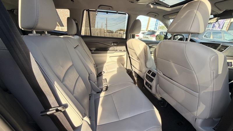 Honda Pilot EX-L w/Navigation and RES AWD 2019