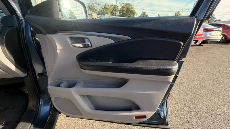 Honda Pilot EX-L w/Navigation and RES AWD 2019
