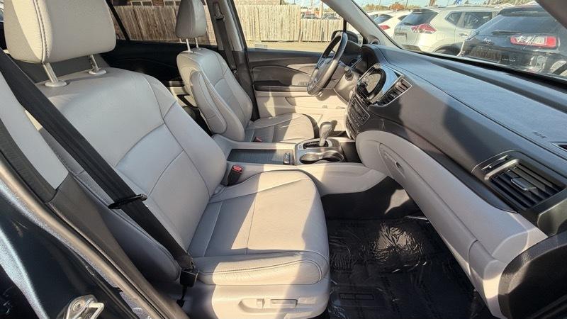 Honda Pilot EX-L w/Navigation and RES AWD 2019