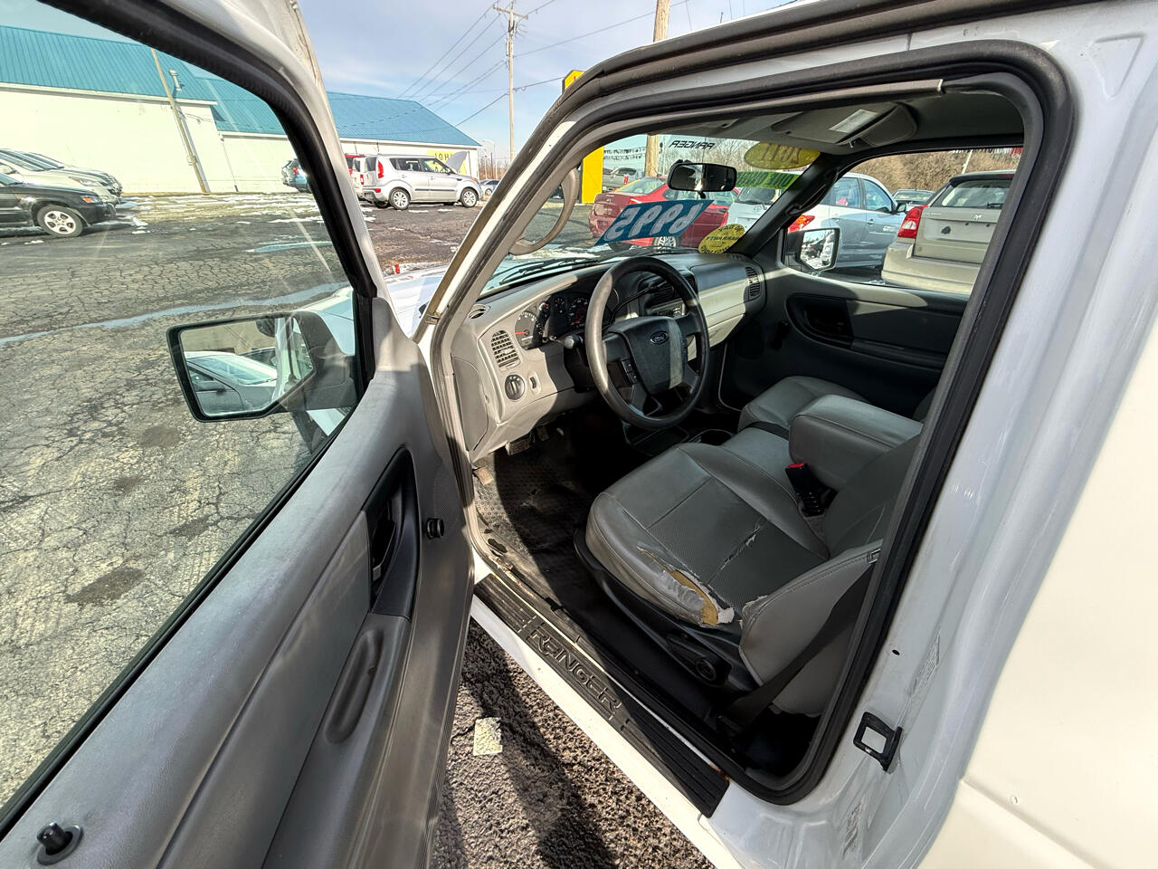 Ford Ranger Regular Cab 2WD 2011