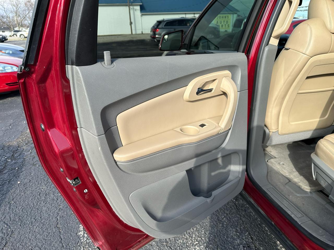 Chevrolet Traverse LT1 FWD 2010