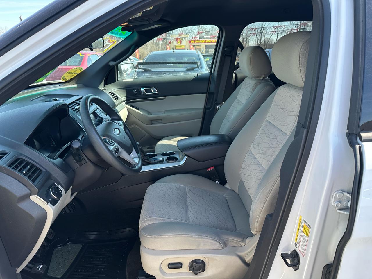 Ford Explorer Base FWD 2013