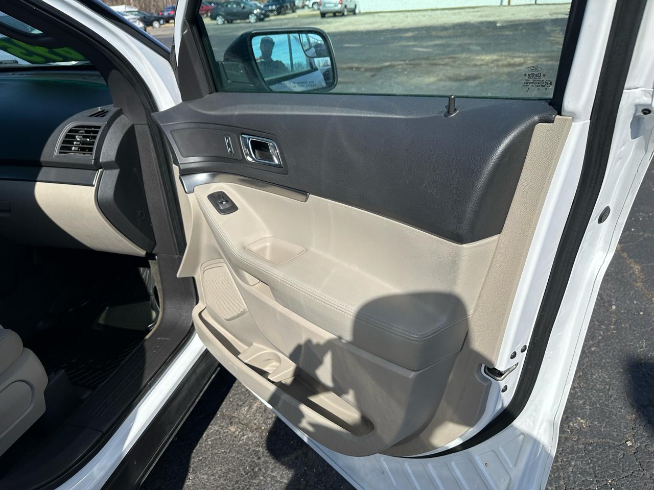 Ford Explorer Base FWD 2013