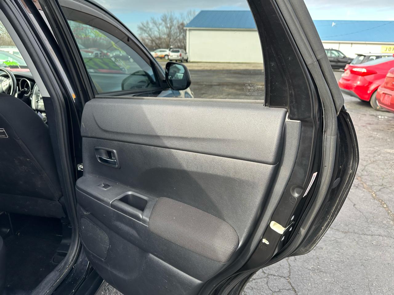 Mitsubishi Outlander Sport SE 4WD 2011