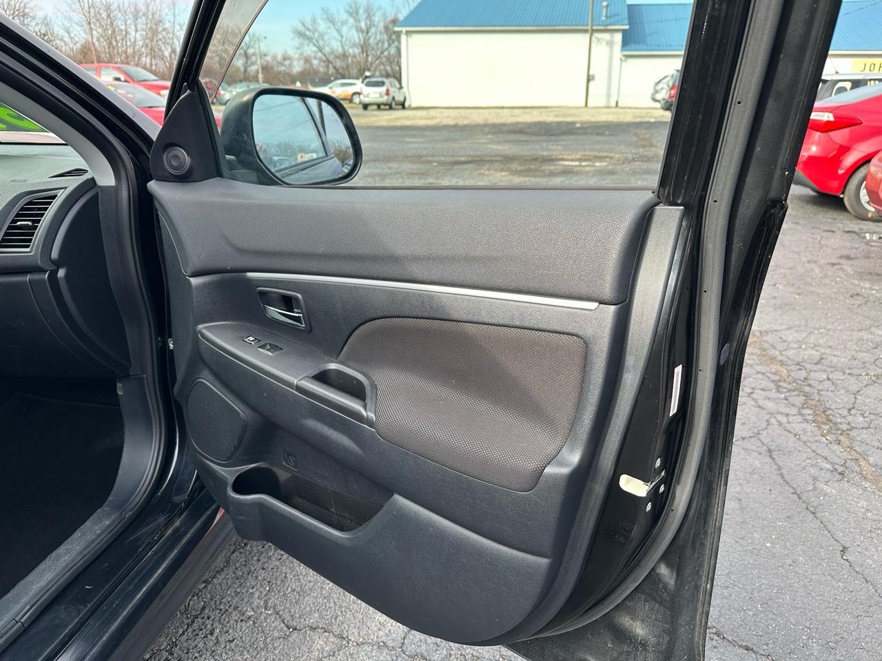 Mitsubishi Outlander Sport SE 4WD 2011