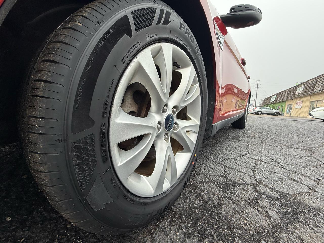 Ford Taurus SEL FWD 2011