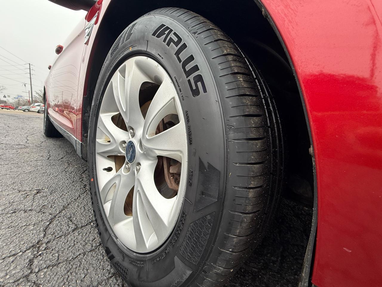 Ford Taurus SEL FWD 2011