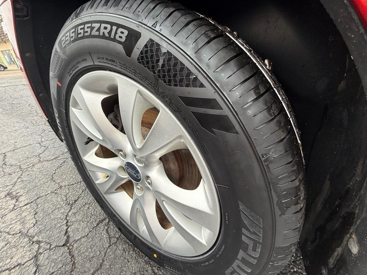 Ford Taurus SEL FWD 2011