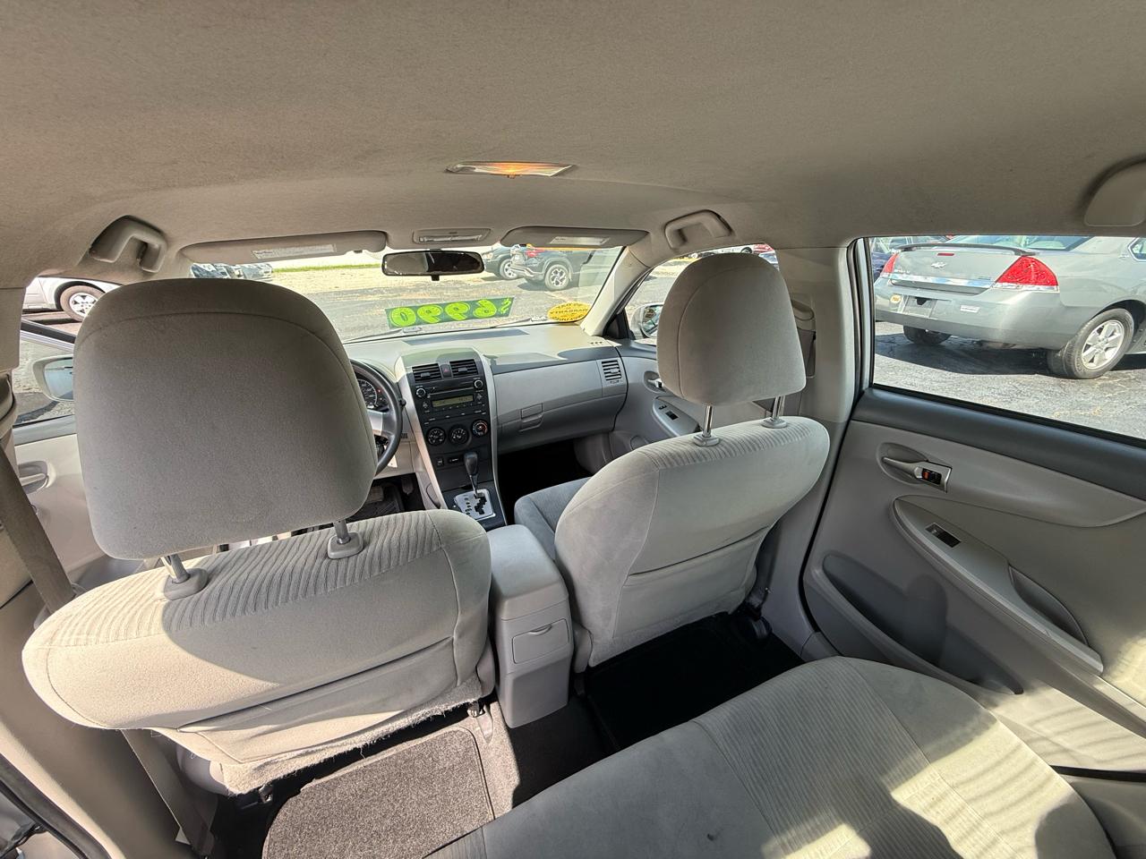 Toyota Corolla 4dr Sdn LE Auto 2010