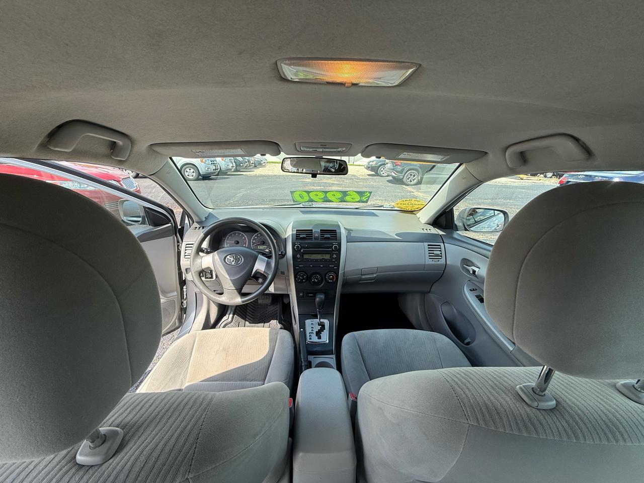 Toyota Corolla 4dr Sdn LE Auto 2010