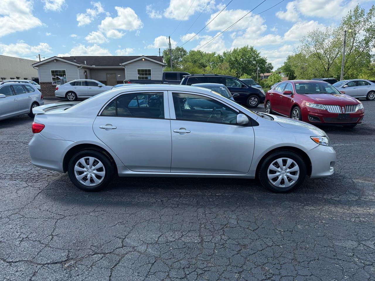 Toyota Corolla 4dr Sdn LE Auto 2010