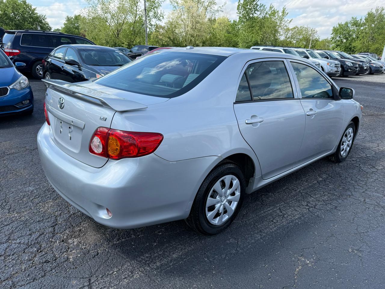 Toyota Corolla 4dr Sdn LE Auto 2010