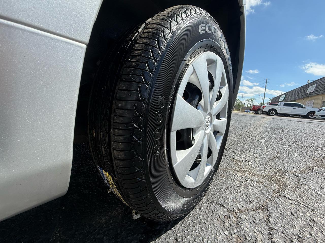 Toyota Corolla 4dr Sdn LE Auto 2010